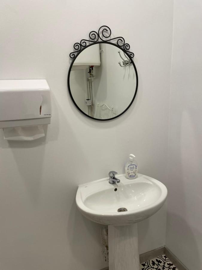 Flyfly Hostel , Darmowy Parking , Rezerwuj Przez Urzadzenia Mobilne -10 Procent 弗罗茨瓦夫 外观 照片