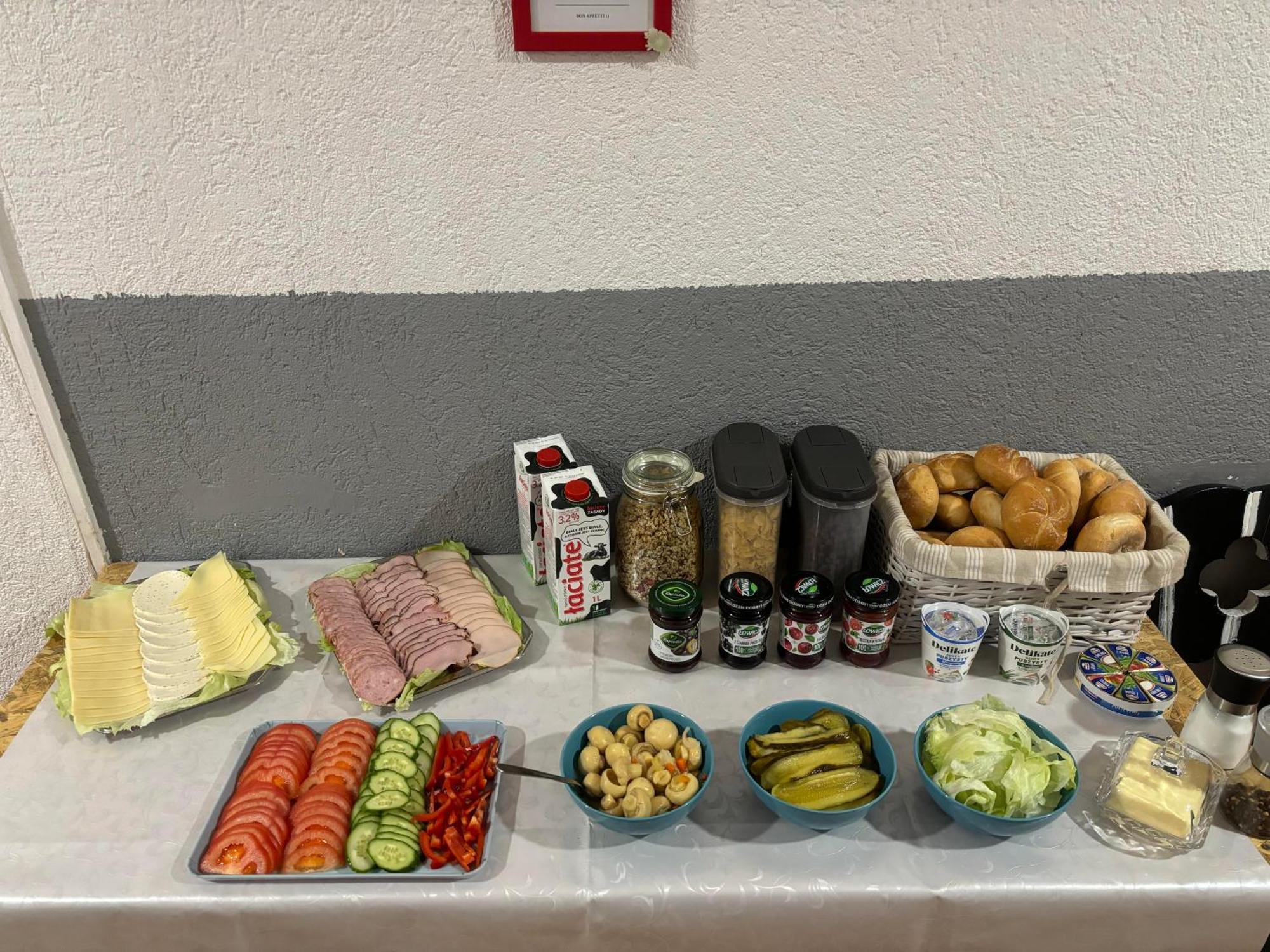 Flyfly Hostel , Darmowy Parking , Rezerwuj Przez Urzadzenia Mobilne -10 Procent 弗罗茨瓦夫 外观 照片