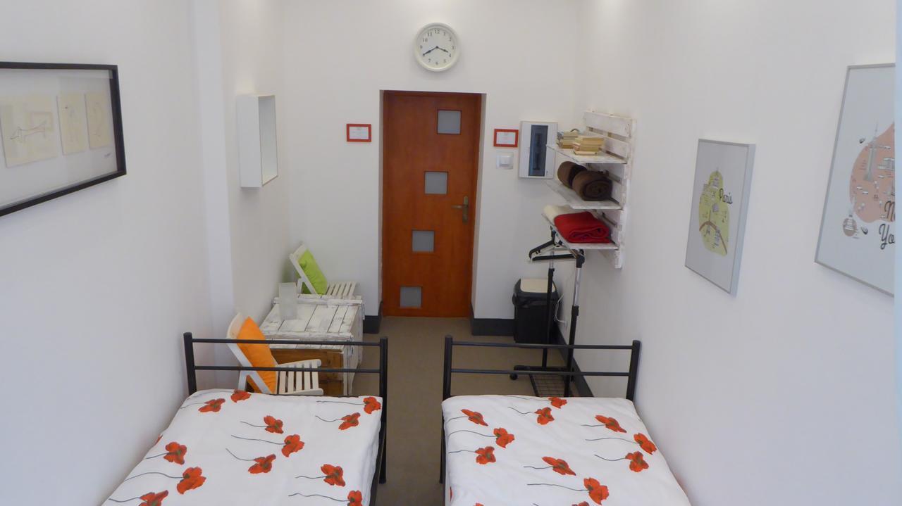 Flyfly Hostel , Darmowy Parking , Rezerwuj Przez Urzadzenia Mobilne -10 Procent 弗罗茨瓦夫 外观 照片