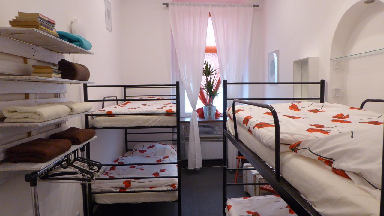 Flyfly Hostel , Darmowy Parking , Rezerwuj Przez Urzadzenia Mobilne -10 Procent 弗罗茨瓦夫 外观 照片