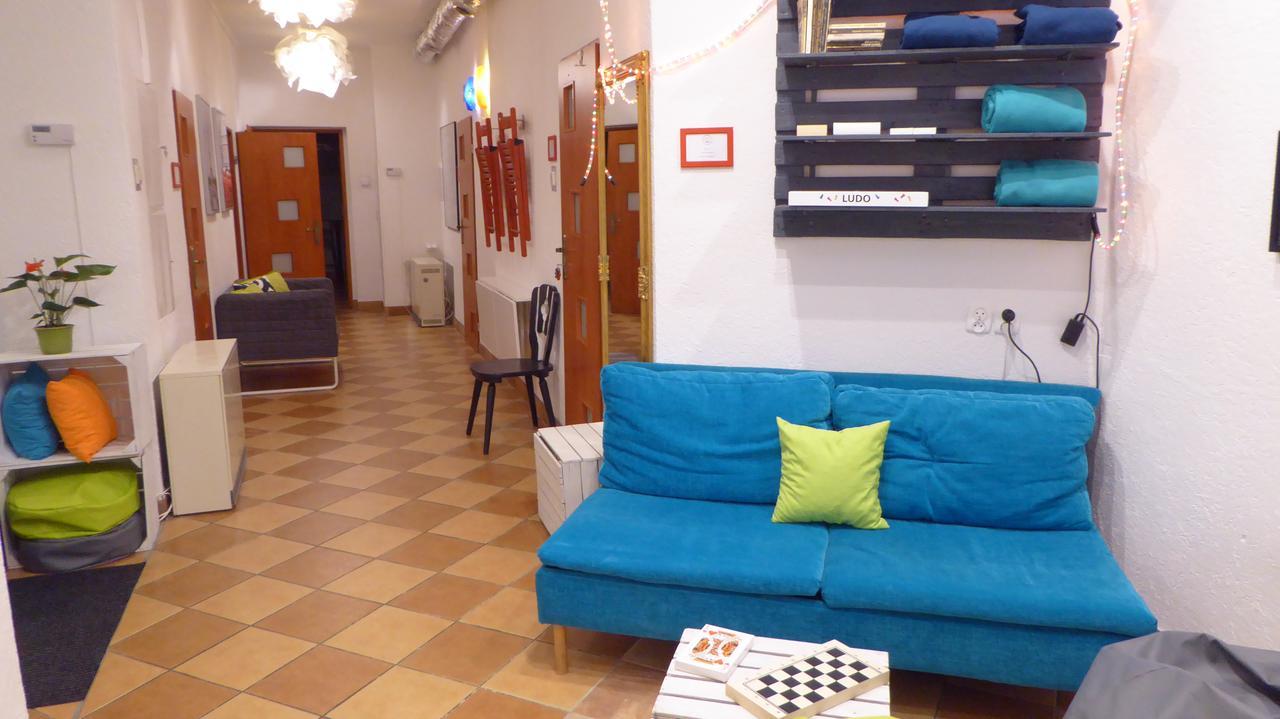 Flyfly Hostel , Darmowy Parking , Rezerwuj Przez Urzadzenia Mobilne -10 Procent 弗罗茨瓦夫 外观 照片