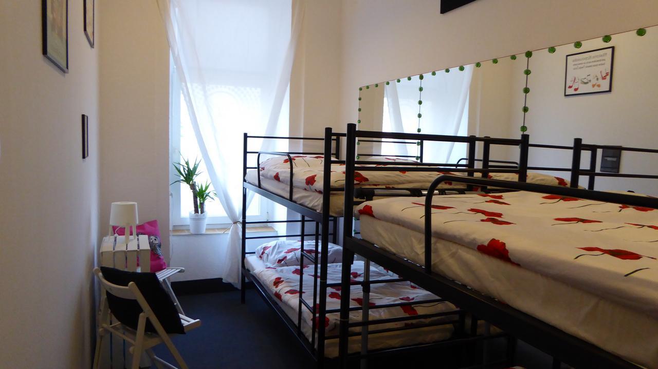 Flyfly Hostel , Darmowy Parking , Rezerwuj Przez Urzadzenia Mobilne -10 Procent 弗罗茨瓦夫 外观 照片