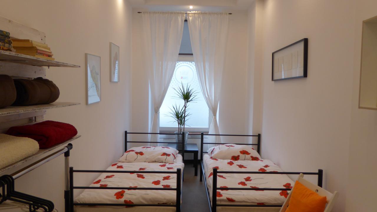 Flyfly Hostel , Darmowy Parking , Rezerwuj Przez Urzadzenia Mobilne -10 Procent 弗罗茨瓦夫 外观 照片